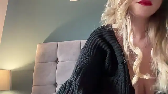 Snapshot of LustfulLuna_ chatting on February 7, 11:56 am LustfulLuna online show from February 7, 11:56 am