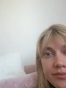 LustfulLuna  online show from May 12, 8:33 am