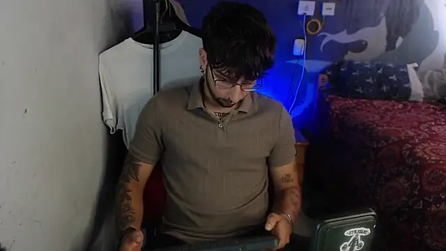 Snapshot of Dereck_Dickson chatting on November 22, 4:11 am Dereck Dickson online show from November 22, 4:11 am