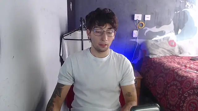 Snapshot of Dereck_Dickson chatting on December 2, 6:47 pm Dereck Dickson online show from December 2, 6:47 pm