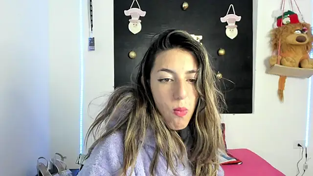 queen-natty online show from December 12, 3:43 am