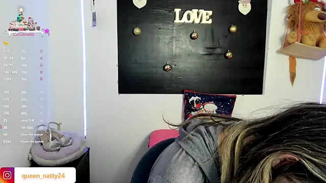 queen-natty online show from December 19, 3:40 am