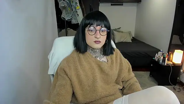 ShiiraVelkor online show from September 26, 9:46 am