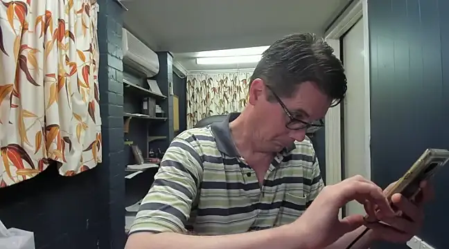 tilobinder online show from December 7, 12:02 pm