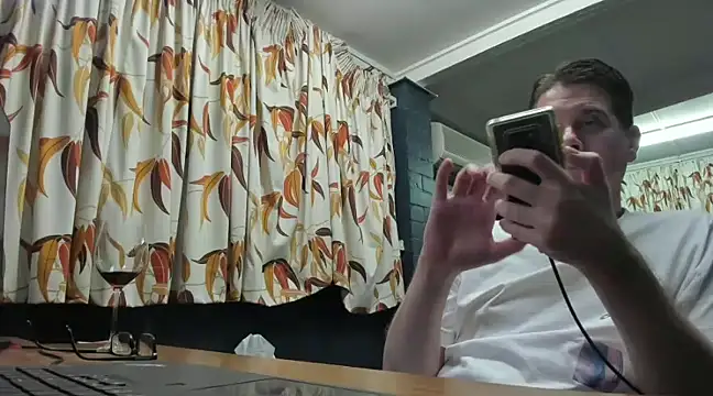 tilobinder online show from January 11, 2:25 pm