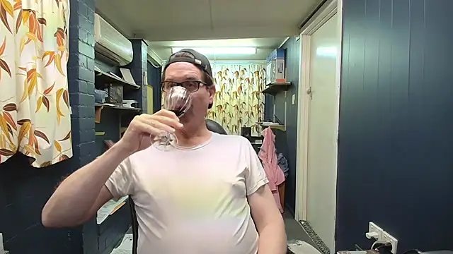 tilobinder online show from September 12, 1:44 pm