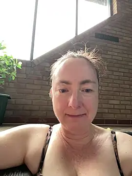 LouiseTswing online show from December 9, 1:55 pm