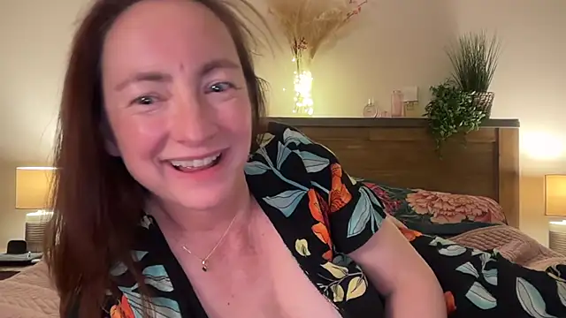 LouiseTswing online show from February 6, 8:13 pm