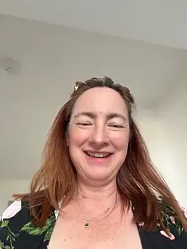LouiseTswing online show from June 9, 2:50 pm