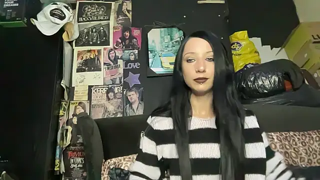 Snapshot of MissMidnightUK chatting on October 21, 10:10 pm MissMidnightUK online show from October 21, 10:10 pm