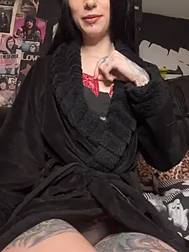 Snapshot of MissMidnightUK chatting on February 13, 12:39 am MissMidnightUK online show from February 13, 12:39 am