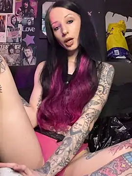 Snapshot of MissMidnightUK chatting on March 19, 11:53 pm MissMidnightUK online show from March 19, 11:53 pm