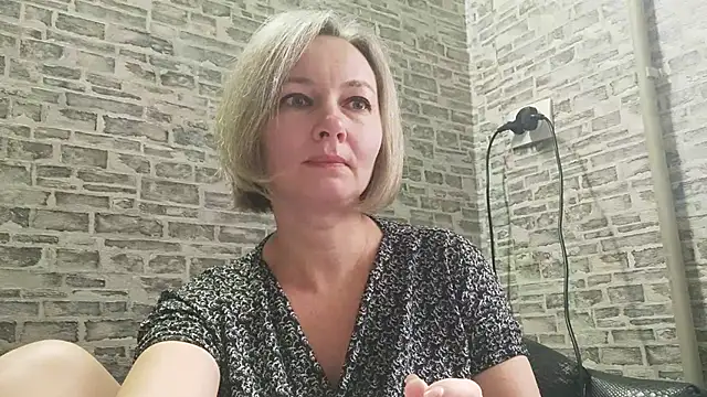 EdithManning online show from December 17, 6:24 am