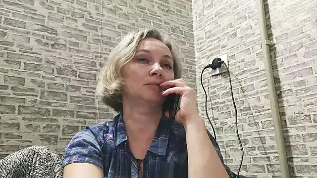 EdithManning online show from January 10, 6:06 pm