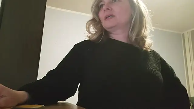 Snapshot of EdithManning chatting on April 26, 6:38 pm EdithManning online show from April 26, 6:38 pm