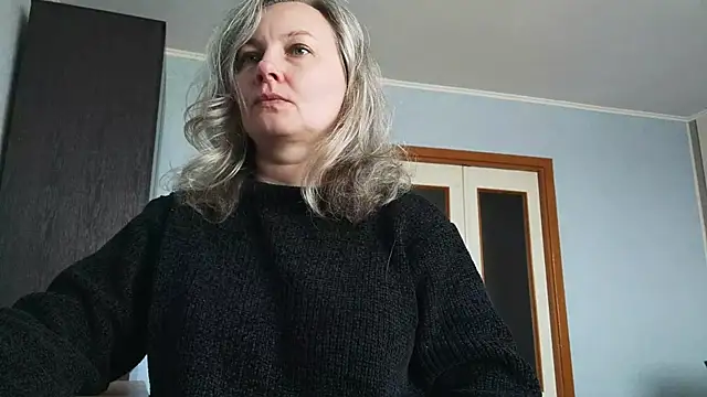 Snapshot of EdithManning chatting on April 27, 8:12 am EdithManning online show from April 27, 8:12 am
