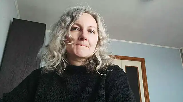 Snapshot of EdithManning chatting on May 3, 6:30 am EdithManning online show from May 3, 6:30 am