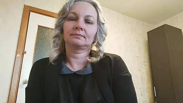 Snapshot of EdithManning chatting on May 5, 5:32 pm EdithManning online show from May 5, 5:32 pm