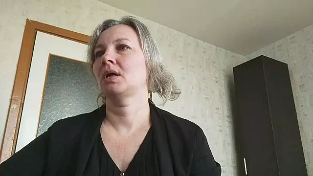 Snapshot of EdithManning chatting on May 16, 5:48 am EdithManning online show from May 16, 5:48 am