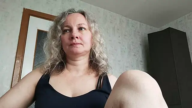 Snapshot of EdithManning chatting on June 8, 6:58 am EdithManning online show from June 8, 6:58 am