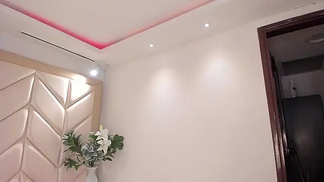 Snapshot of LunaWarner chatting on April 1, 12:11 am LunaWarner online show from April 1, 12:11 am