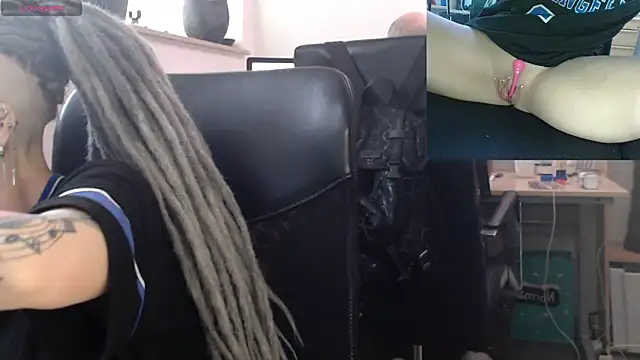 Snapshot of EdgesOfReality chatting on January 12, 11:15 am EdgesOfReality online show from January 12, 11:15 am