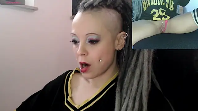 Snapshot of EdgesOfReality chatting on January 13, 9:58 am EdgesOfReality online show from January 13, 9:58 am