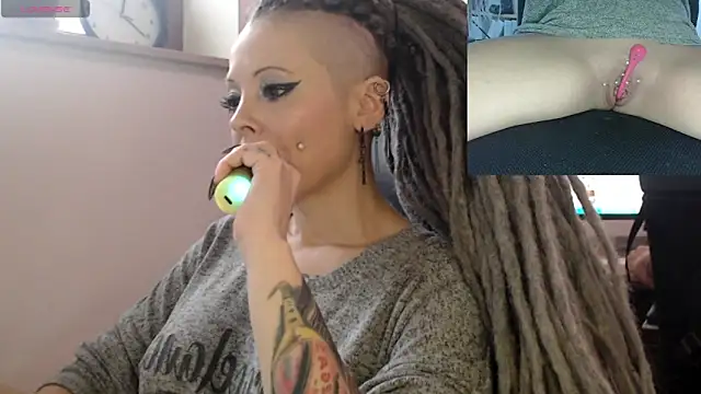 Snapshot of EdgesOfReality chatting on January 15, 10:42 am EdgesOfReality online show from January 15, 10:42 am