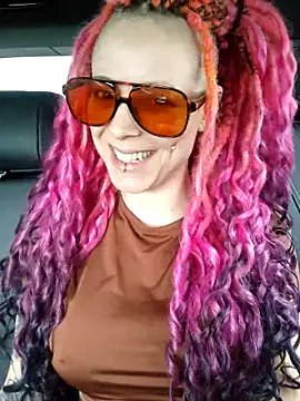 Snapshot of EdgesOfReality chatting on February 4, 11:38 am EdgesOfReality online show from February 4, 11:38 am