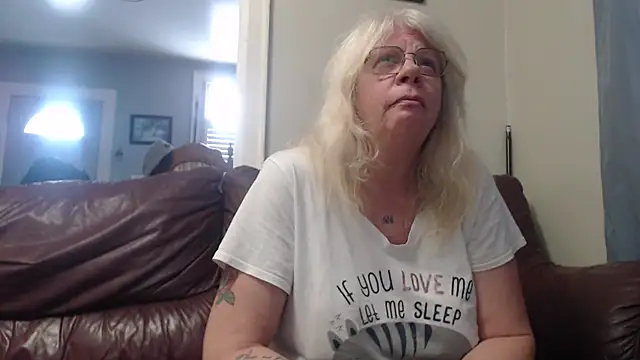 canadiancougar1965 online show from February 16, 4:42 pm