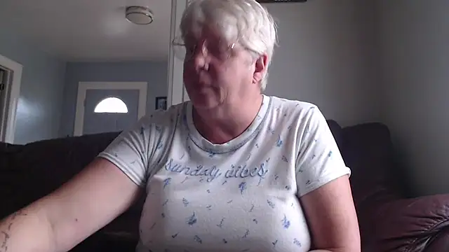 canadiancougar1965 online show from October 17, 2:19 pm