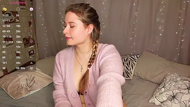 Snapshot of sophie__lee chatting on October 13, 3:45 pm sophie lee online show from October 13, 3:45 pm