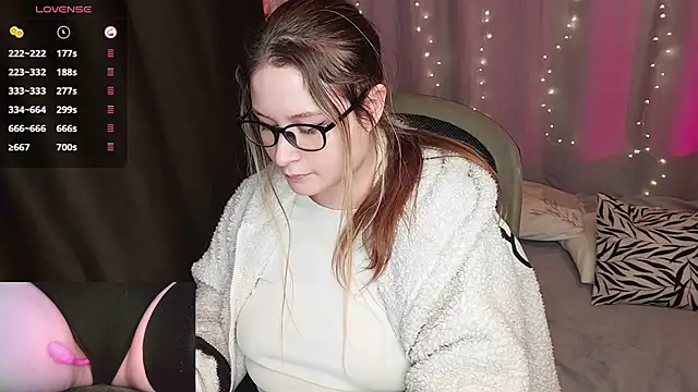 Snapshot of sophie__lee chatting on January 16, 2:48 am sophie lee online show from January 16, 2:48 am