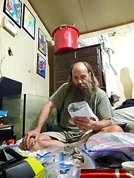 Snapshot of Beyond1978 chatting on April 3, 5:16 am Beyond1978 online show from April 3, 5:16 am