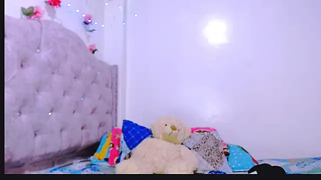 Snapshot of Devora77_7 chatting on December 15, 8:15 pm Devora77 7 online show from December 15, 8:15 pm