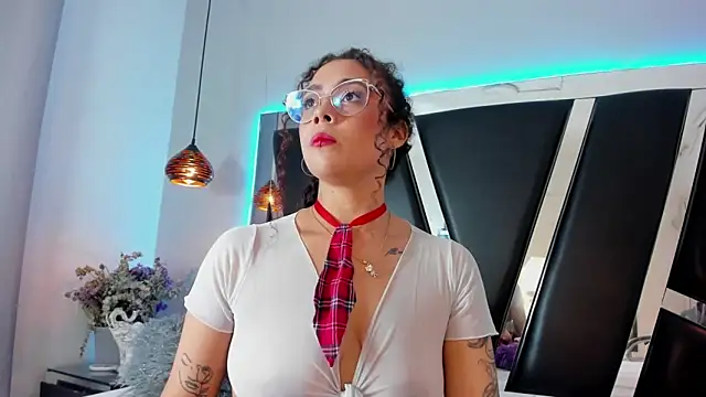 antonelllepiercee online show from December 29, 3:35 pm