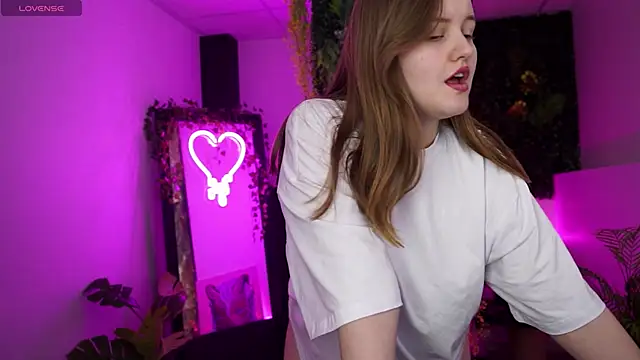 Snapshot of KellyPoter chatting on April 9, 11:59 am KellyPoter online show from April 9, 11:59 am