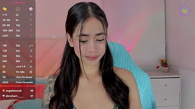 Snapshot of misscassidy_ chatting on February 4, 1:00 am misscassidy online show from February 4, 1:00 am