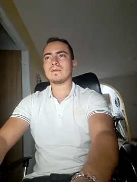 Snapshot of dragon1006 chatting on January 5, 2:27 am dragon1006 online show from January 5, 2:27 am