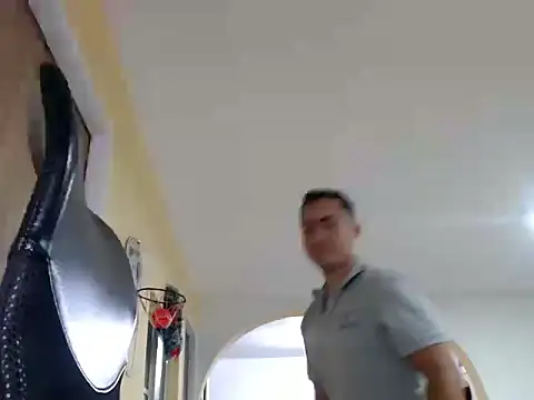 Snapshot of dragon1006 chatting on January 18, 2:25 am dragon1006 online show from January 18, 2:25 am