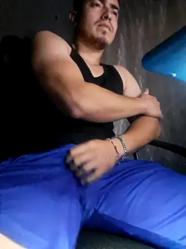 Snapshot of dragon1006 chatting on March 2, 5:33 am dragon1006 online show from March 2, 5:33 am