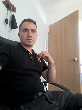 Snapshot of dragon1006 chatting on March 16, 9:05 pm dragon1006 online show from March 16, 9:05 pm