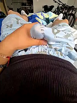 Snapshot of dragon1006 chatting on December 21, 12:56 pm dragon1006 online show from December 21, 12:56 pm