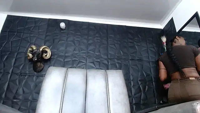 Snapshot of Hanna_Fox_69 chatting on February 23, 9:50 am Hanna Fox 69 online show from February 23, 9:50 am