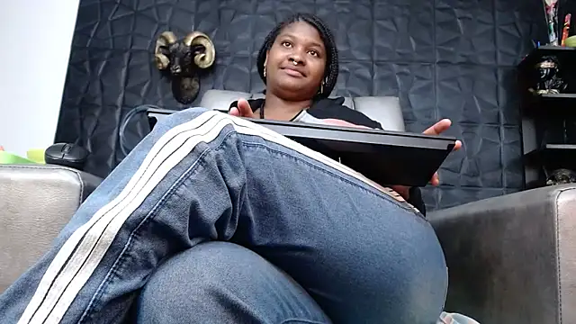 Snapshot of Hanna_Fox_69 chatting on February 25, 8:46 am Hanna Fox 69 online show from February 25, 8:46 am