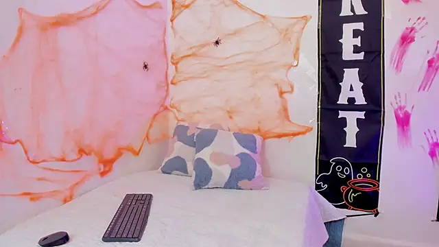 Abriil7 online show from October 28, 3:32 am