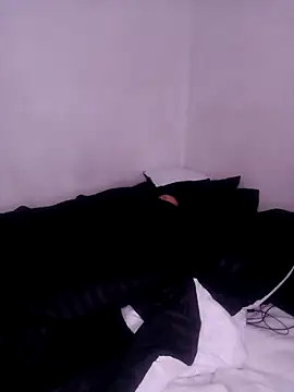 Skylar-Vox- online show from March 12, 8:30 am