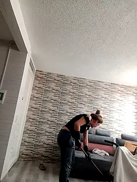 Skylar-Vox- online show from September 18, 3:25 pm