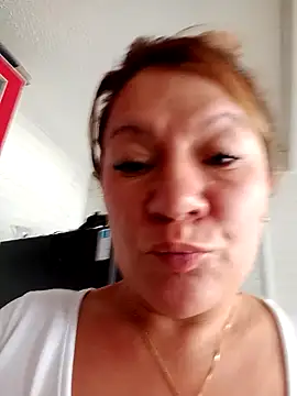 Skylar-Vox- online show from November 1, 8:55 pm