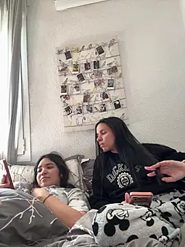 daniniescobarr online show from March 22, 1:03 pm